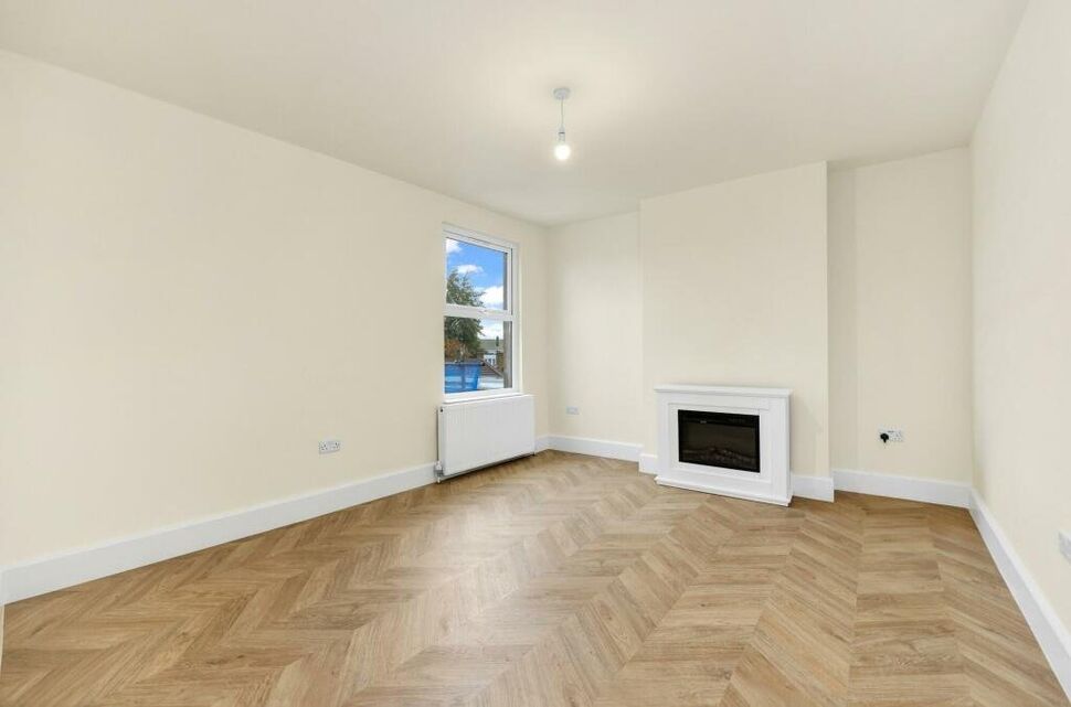Flat Barking Road in Greater London