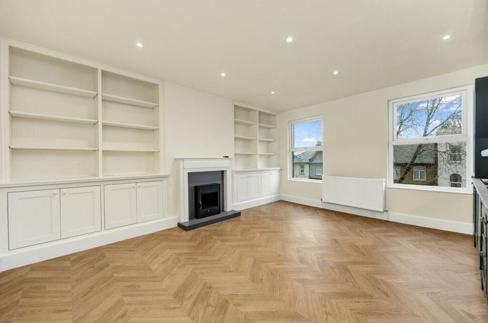 Flat Barking Road in Greater London