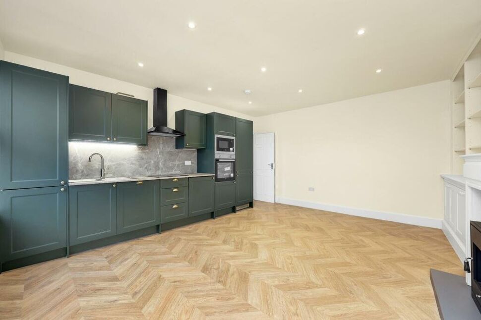 Flat Barking Road in Greater London