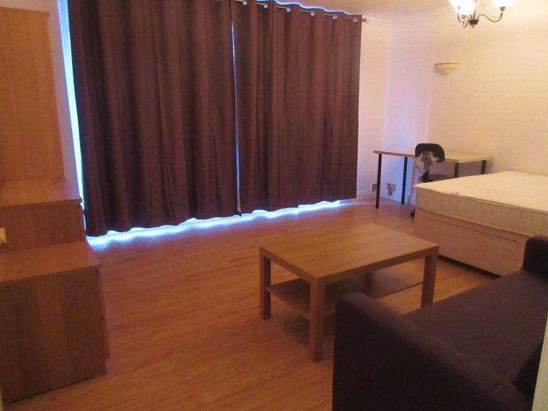 Room Alpha Grove in Greater London