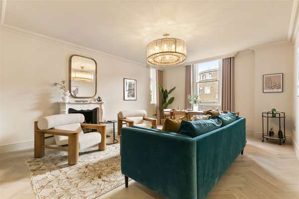 Flat Pembridge Gardens in Greater London