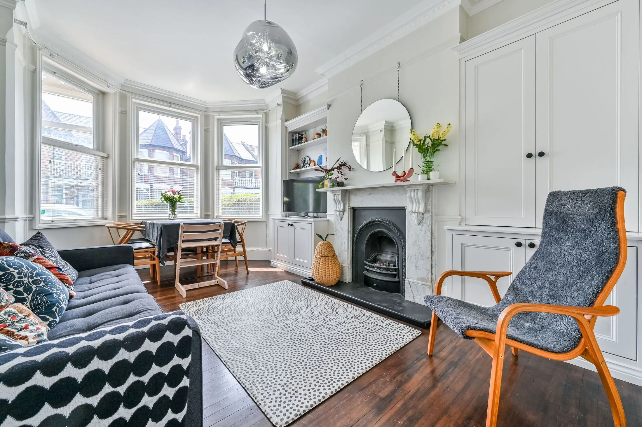 Flat Sylvan Avenue in Greater London