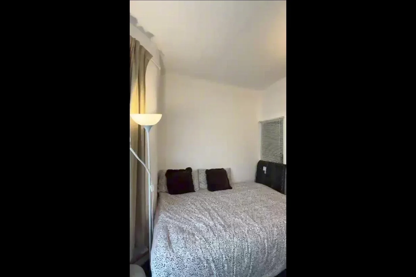 Flat Skelton Road in Greater London