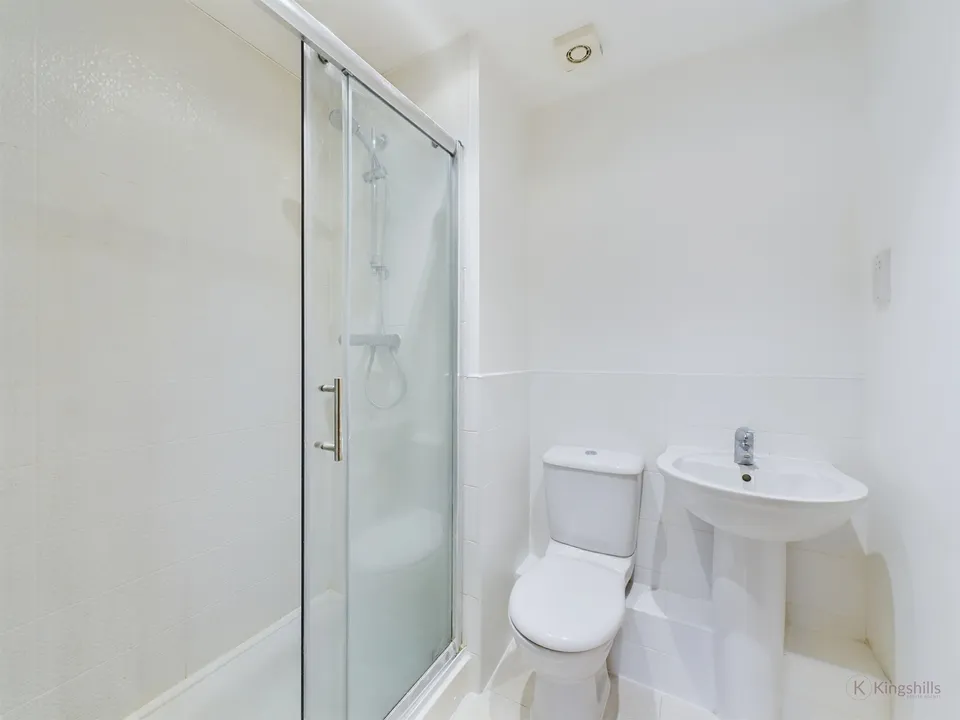 Flat Pallatia Court in High Wycombe