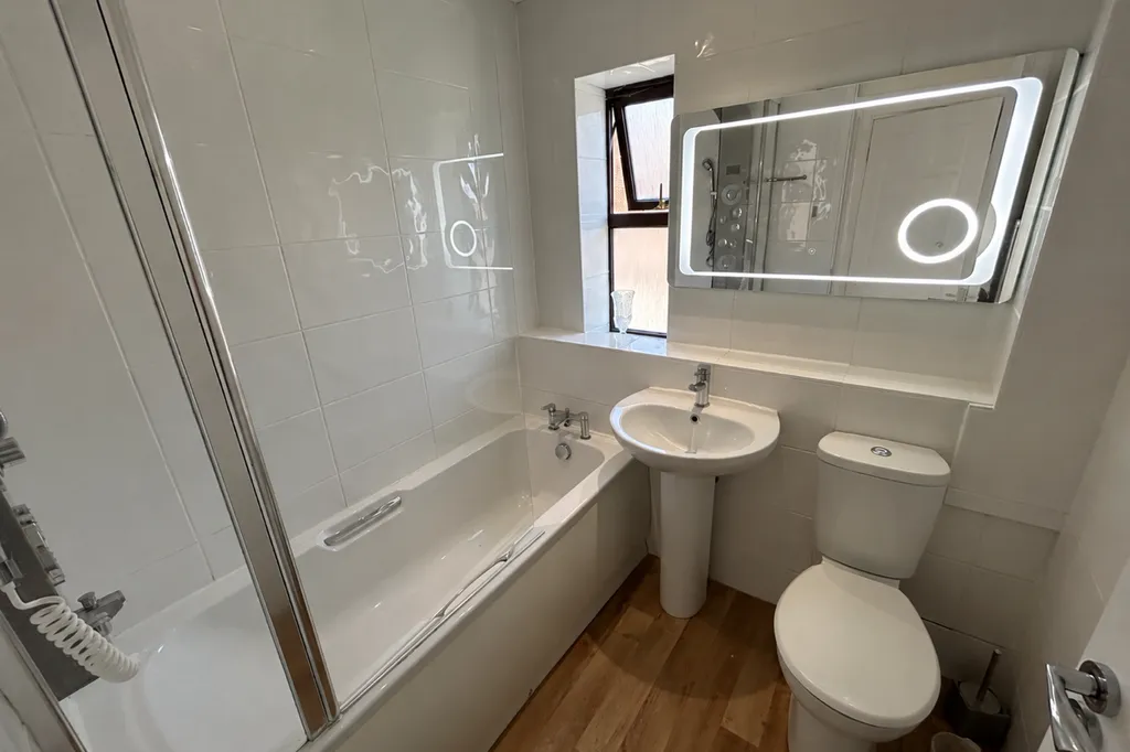 Room Hampton in Milton Keynes