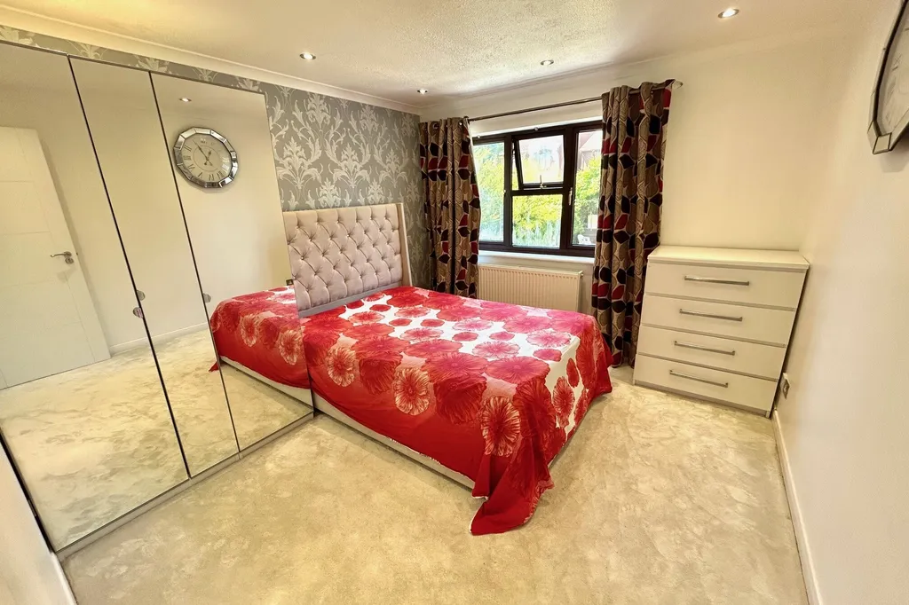 Room Hampton in Milton Keynes