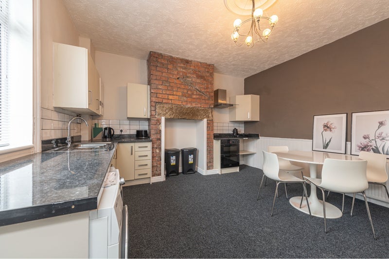 Room Cobden Road in Leeds