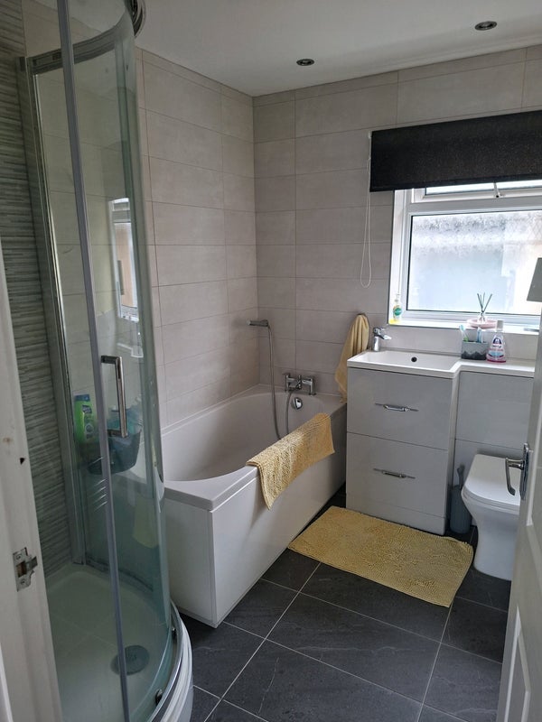 Room Greenbanks Drive in Barry