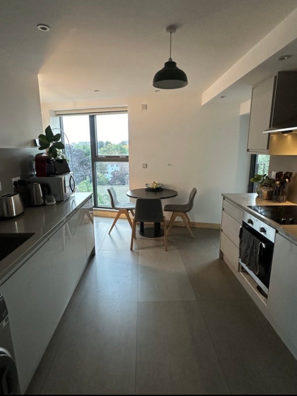 Room Lowth Road in Greater London