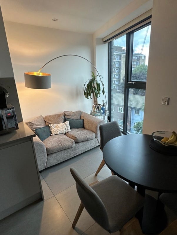 Room Lowth Road in Greater London