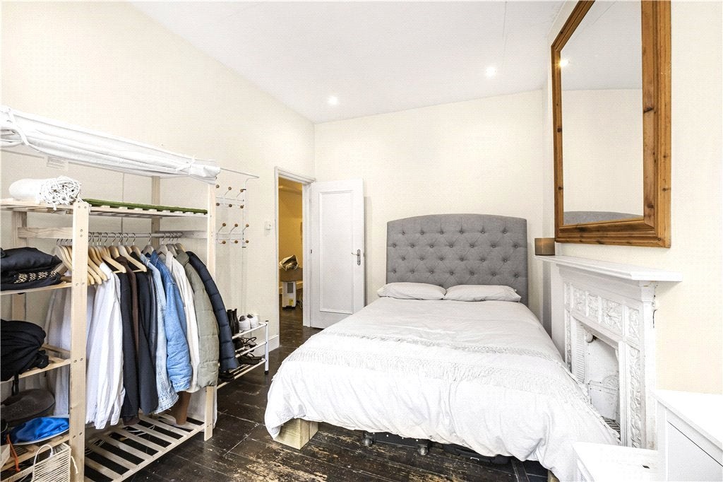 Flat Tremadoc Road in Greater London
