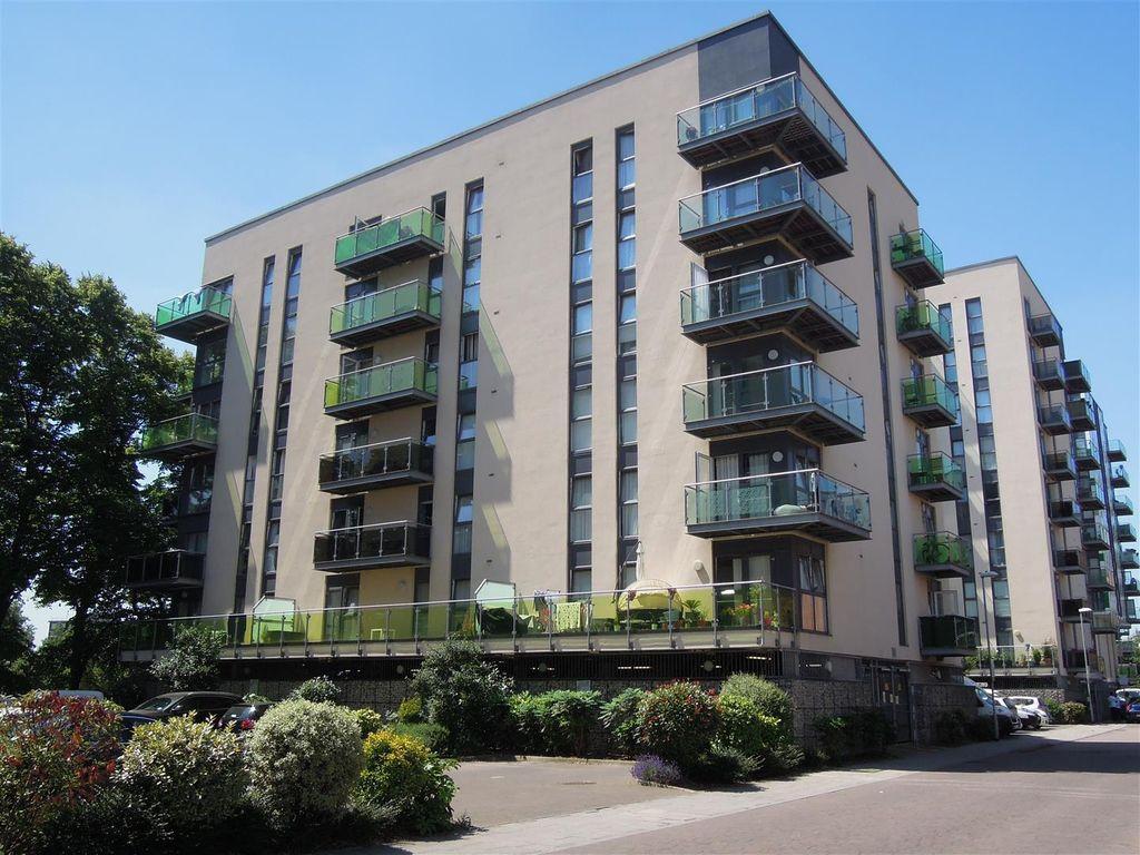 Flat Campus Avenue in Greater London