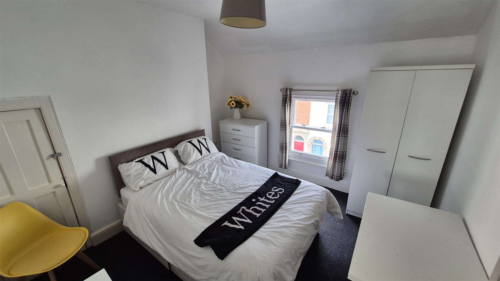 Room Hazelwood Road in Northampton
