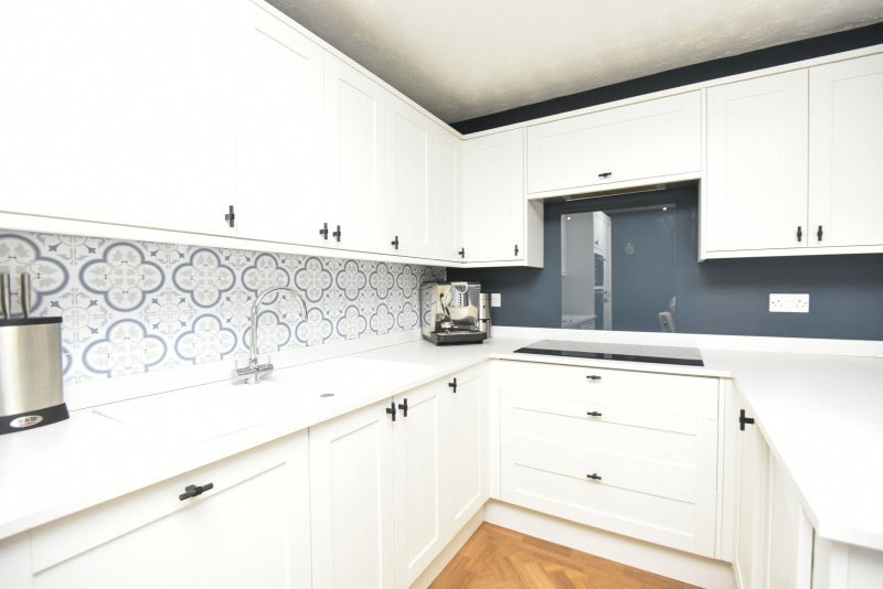 Room Lonnen Road in Furzehill