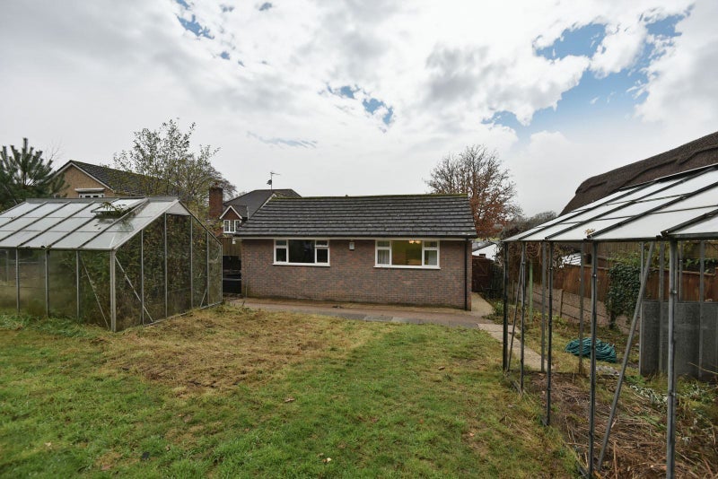 Room Lonnen Road in Furzehill