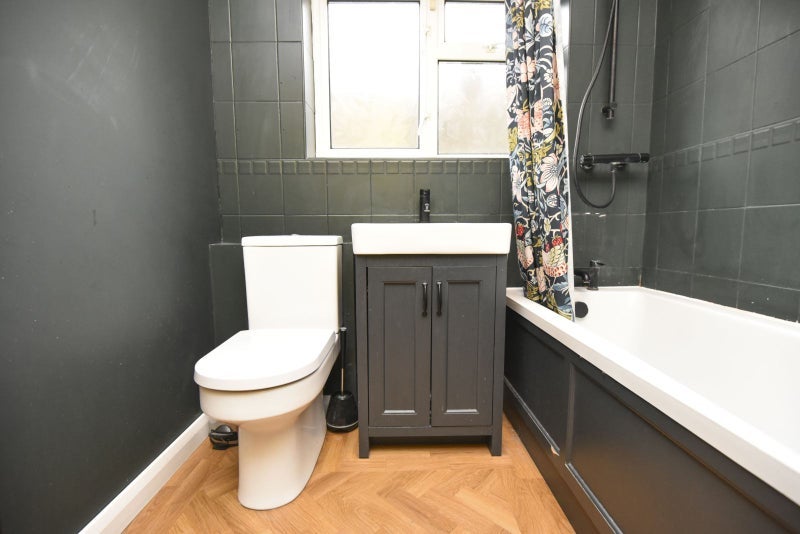 Room Lonnen Road in Furzehill