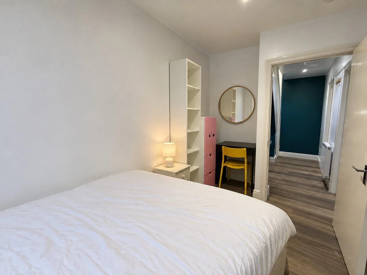 Flat Mitcham Lane in Greater London