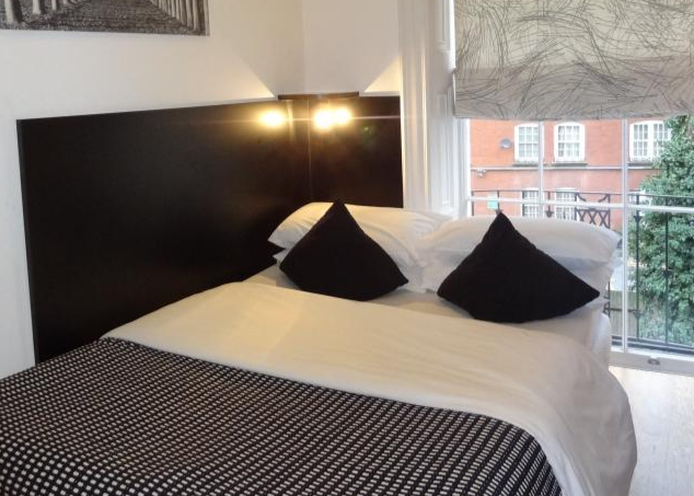 Flat Cartwright Gardens in Greater London
