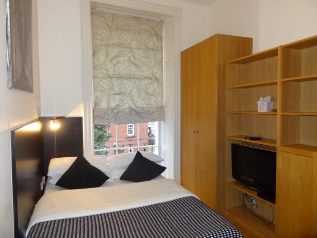 Flat Cartwright Gardens in Greater London