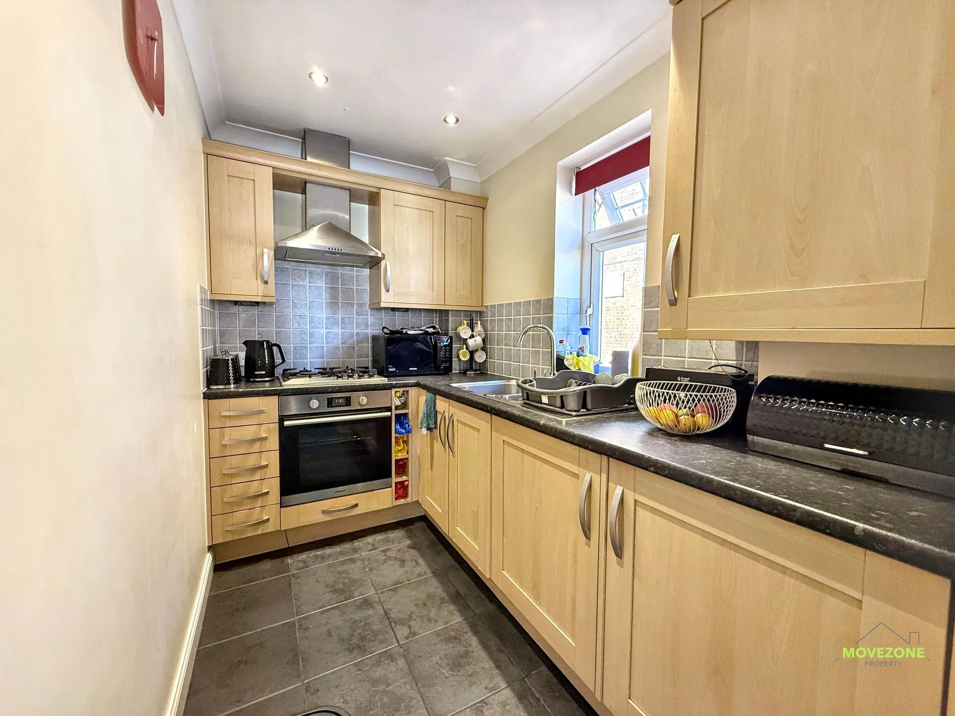 Flat Oakdene Road in Greater London