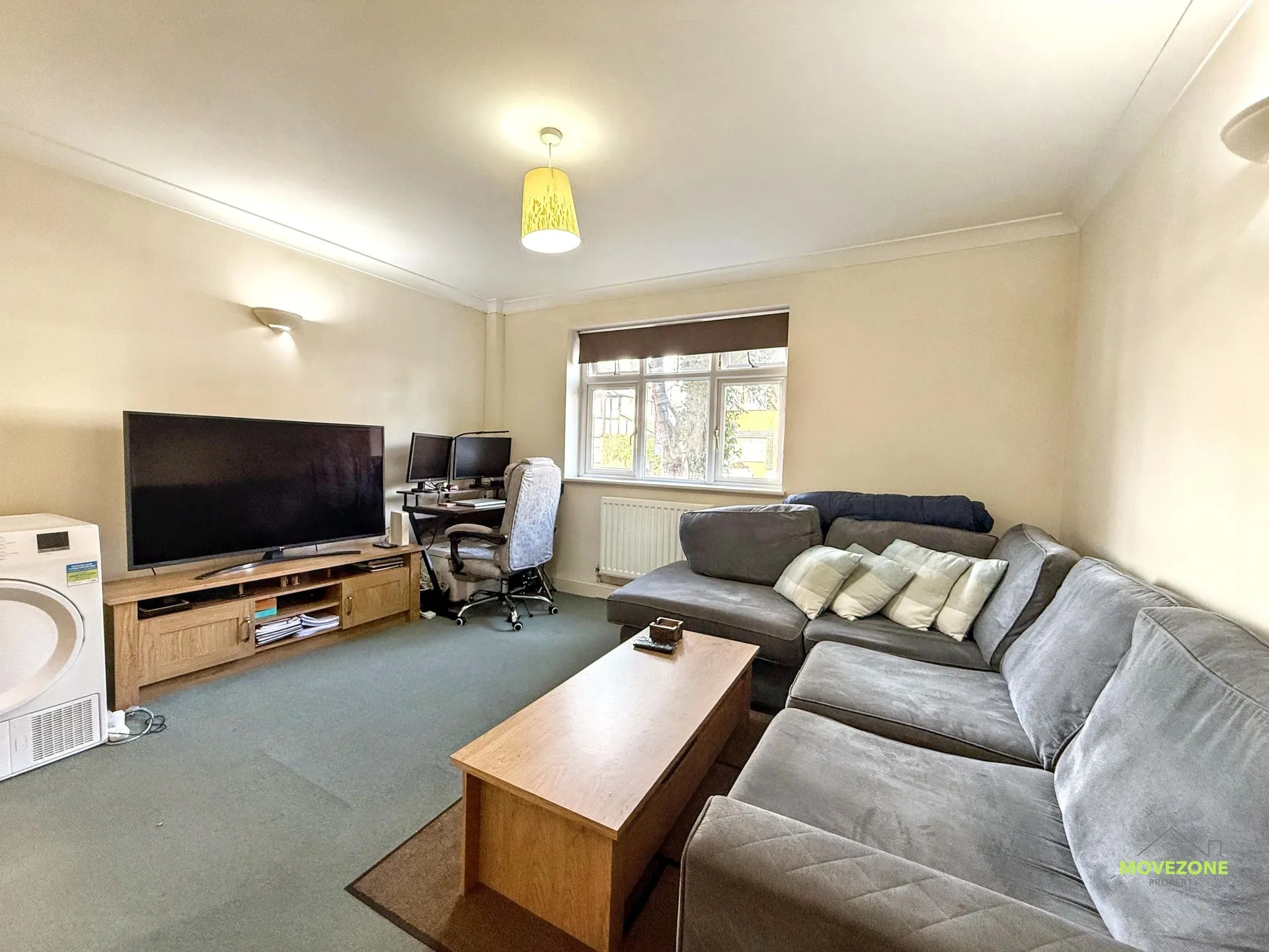 Flat Oakdene Road in Greater London