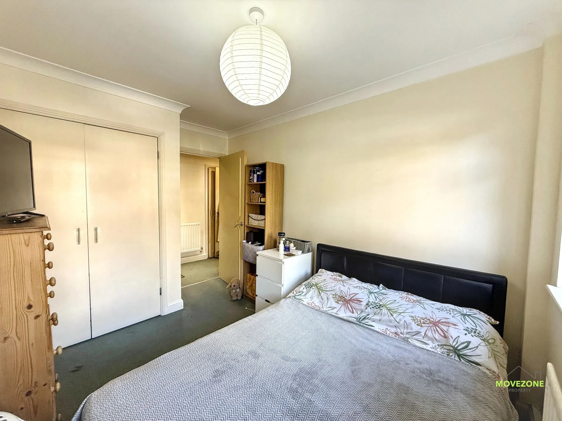 Flat Oakdene Road in Greater London