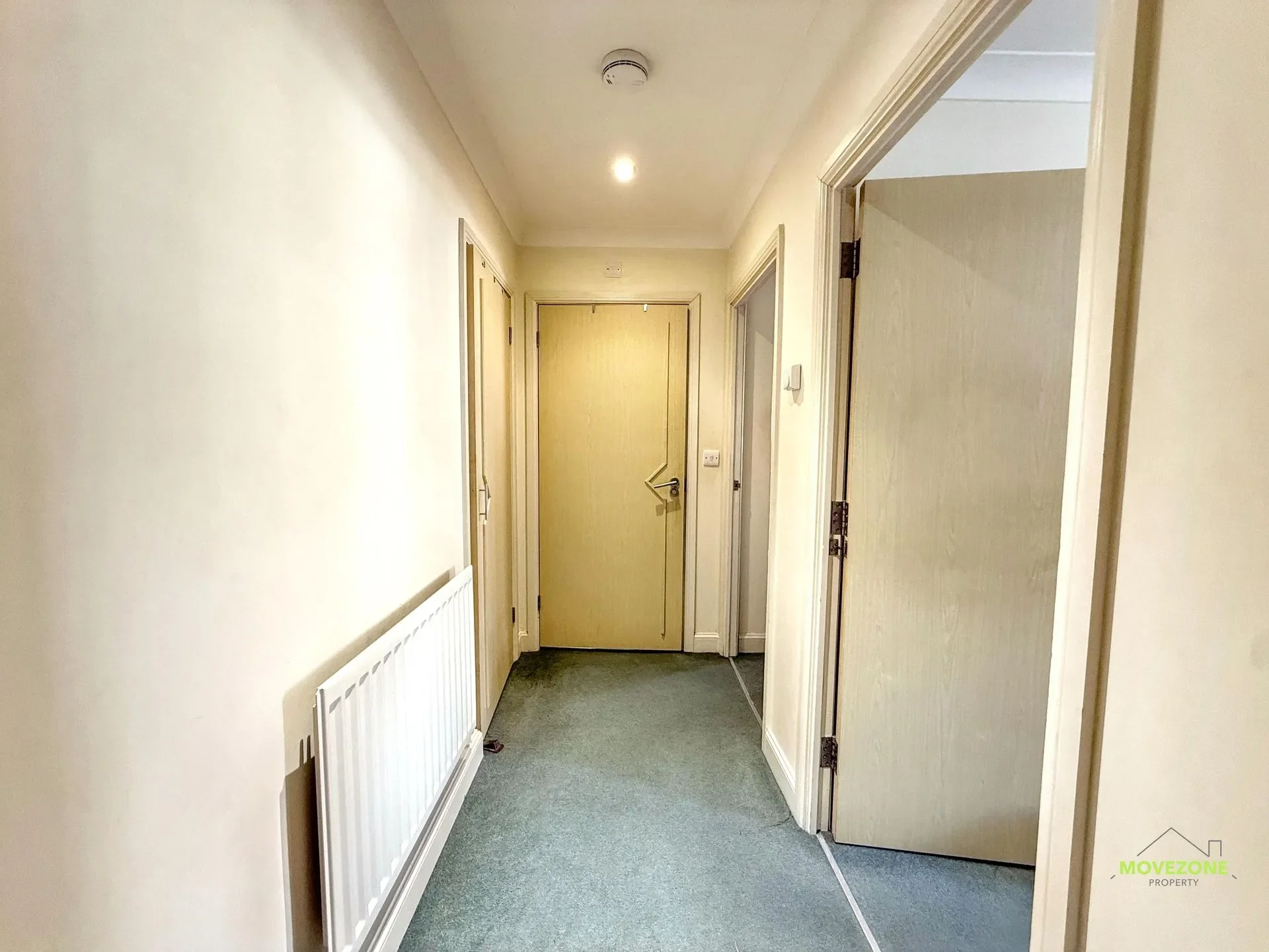 Flat Oakdene Road in Greater London