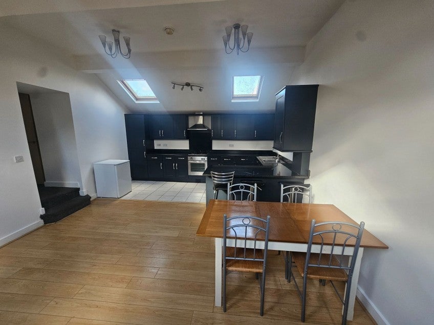 Flat Wynnstay Grove in Manchester