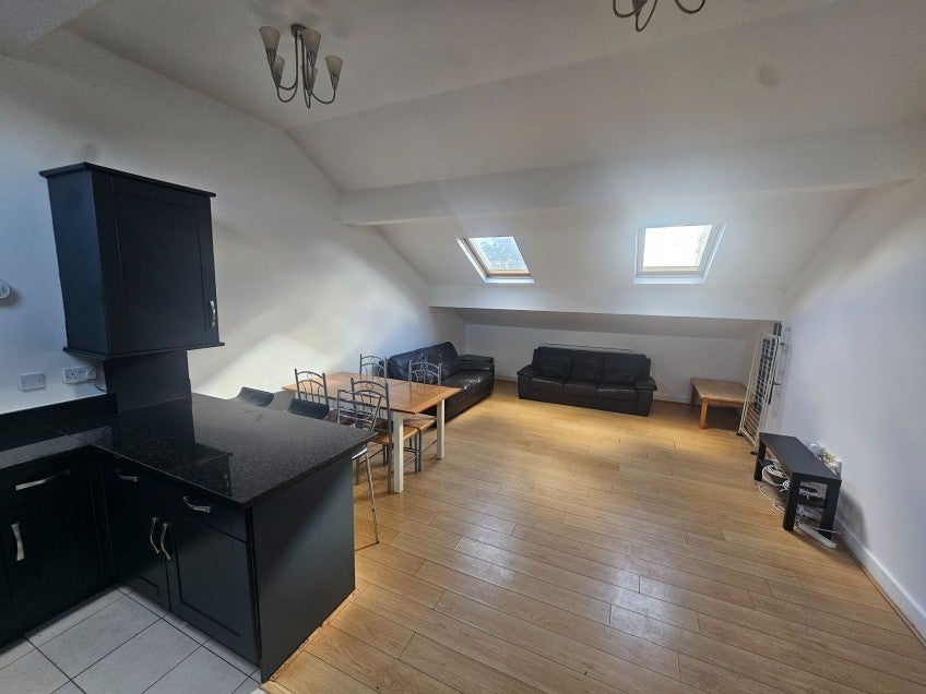 Flat Wynnstay Grove in Manchester