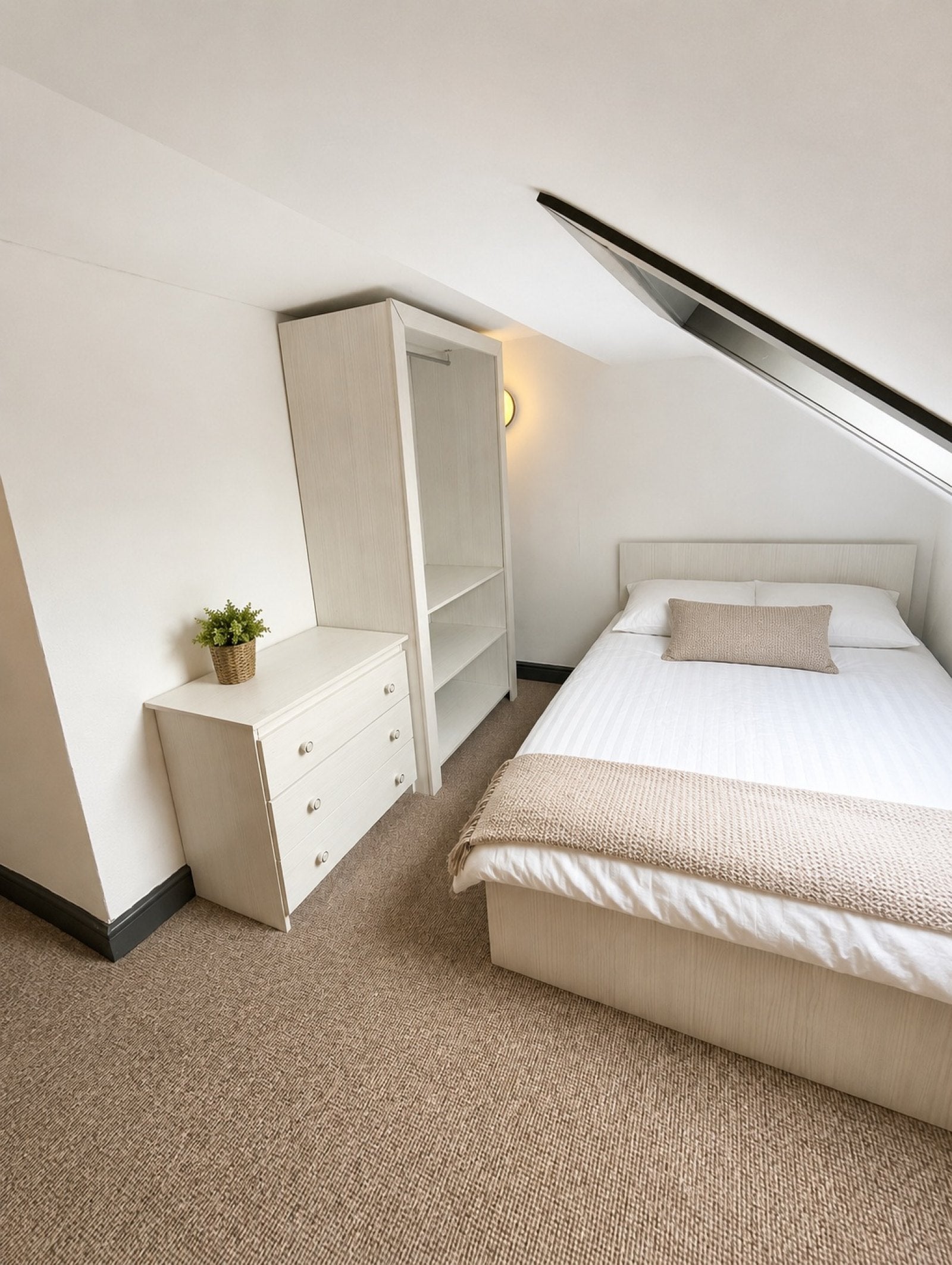Room Storer Road in Charnwood