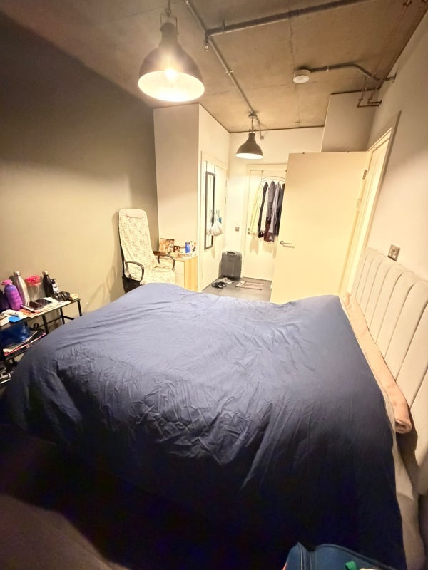 Room South Way in Greater London