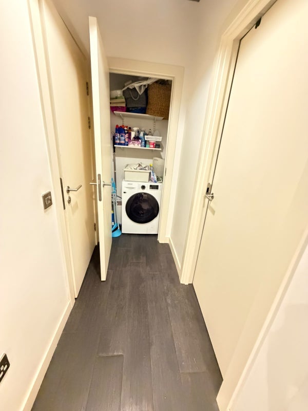 Room South Way in Greater London