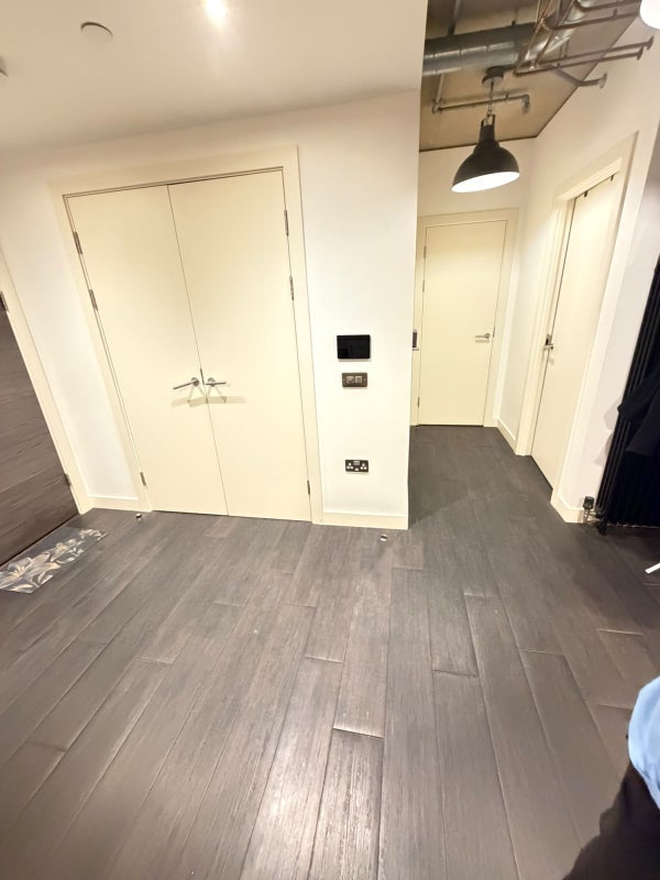 Room South Way in Greater London
