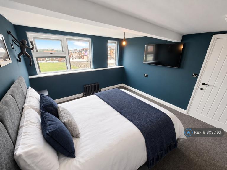 Room North Marine Road in Scarborough