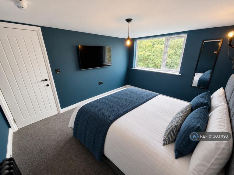 Room North Marine Road in Scarborough