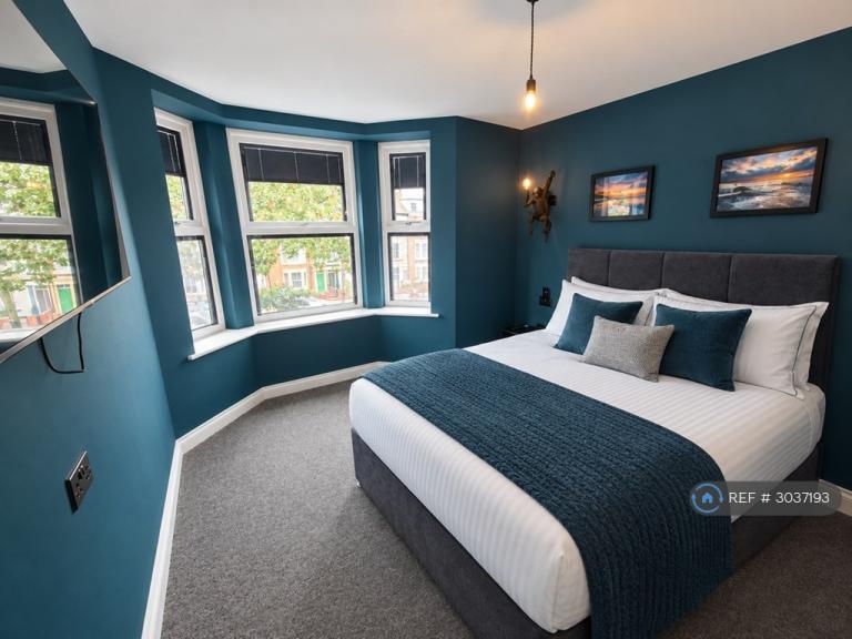 Room North Marine Road in Scarborough