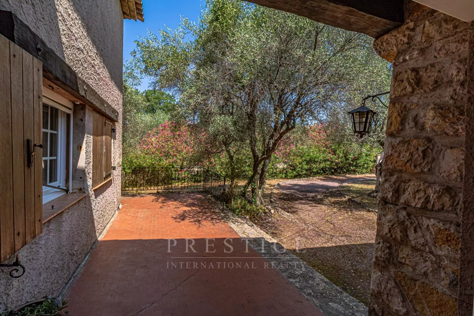 Maison Place de la Liberté à Opio