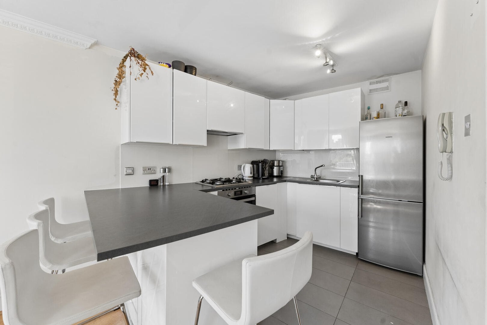 Flat Bessborough Street in City of Westminster