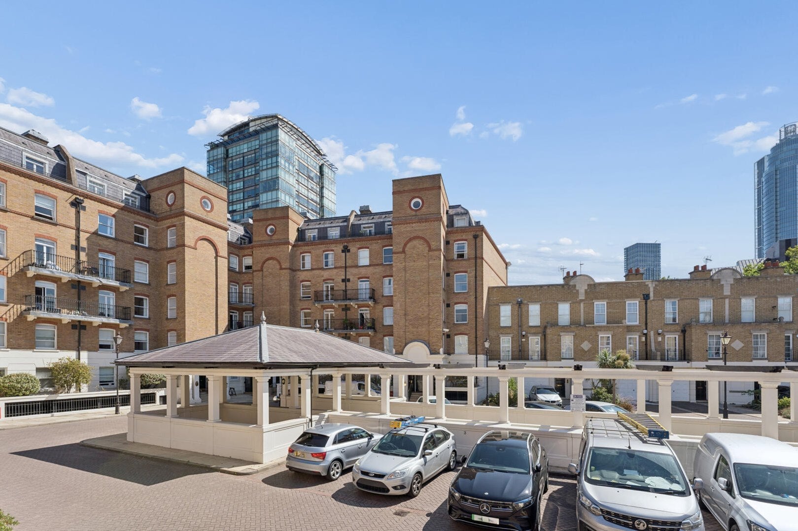 Flat Bessborough Street in City of Westminster