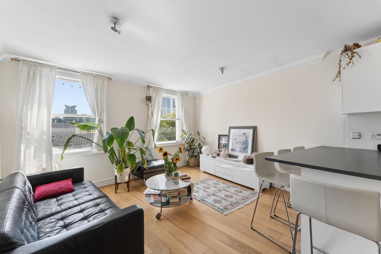 Flat Bessborough Street in City of Westminster