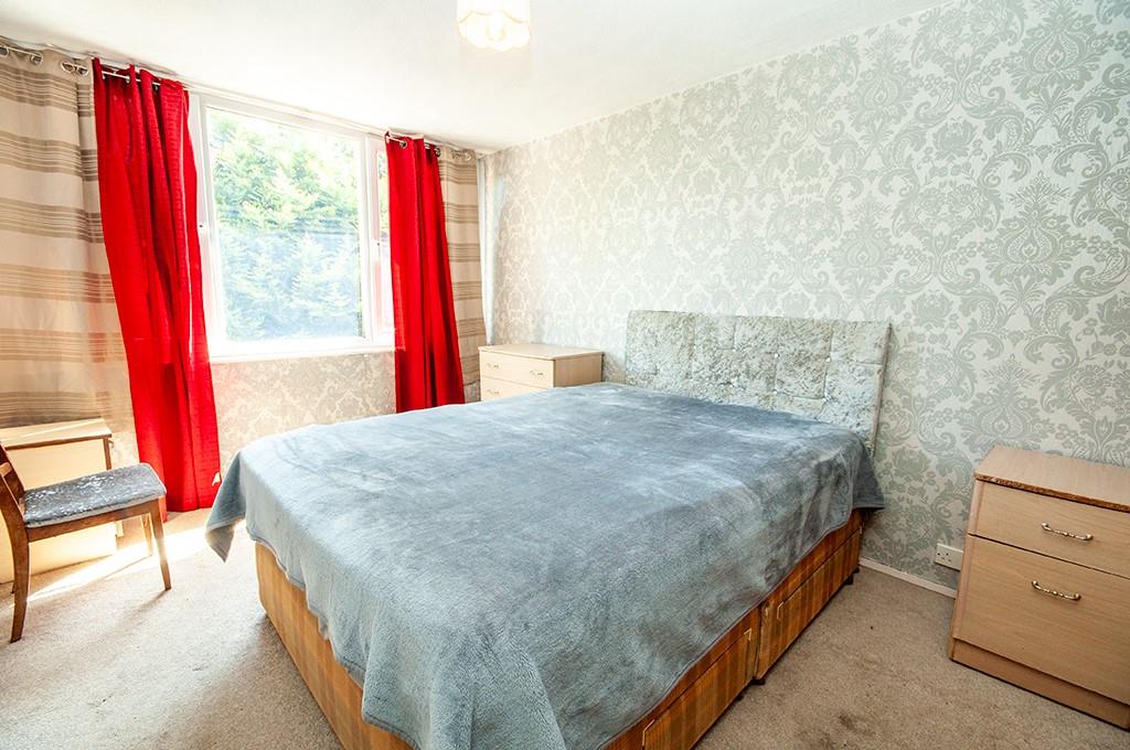 Flat Disraeli Close in Greater London