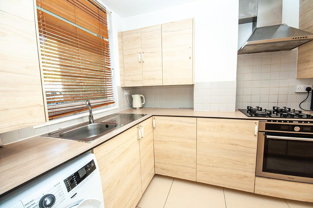 Flat Disraeli Close in Greater London