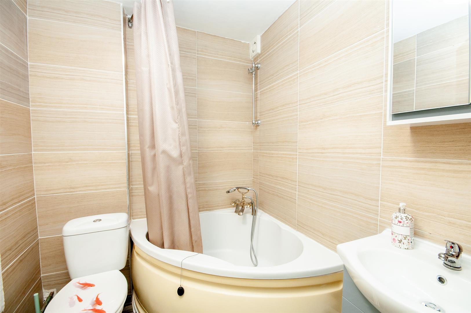 Flat Disraeli Close in Greater London