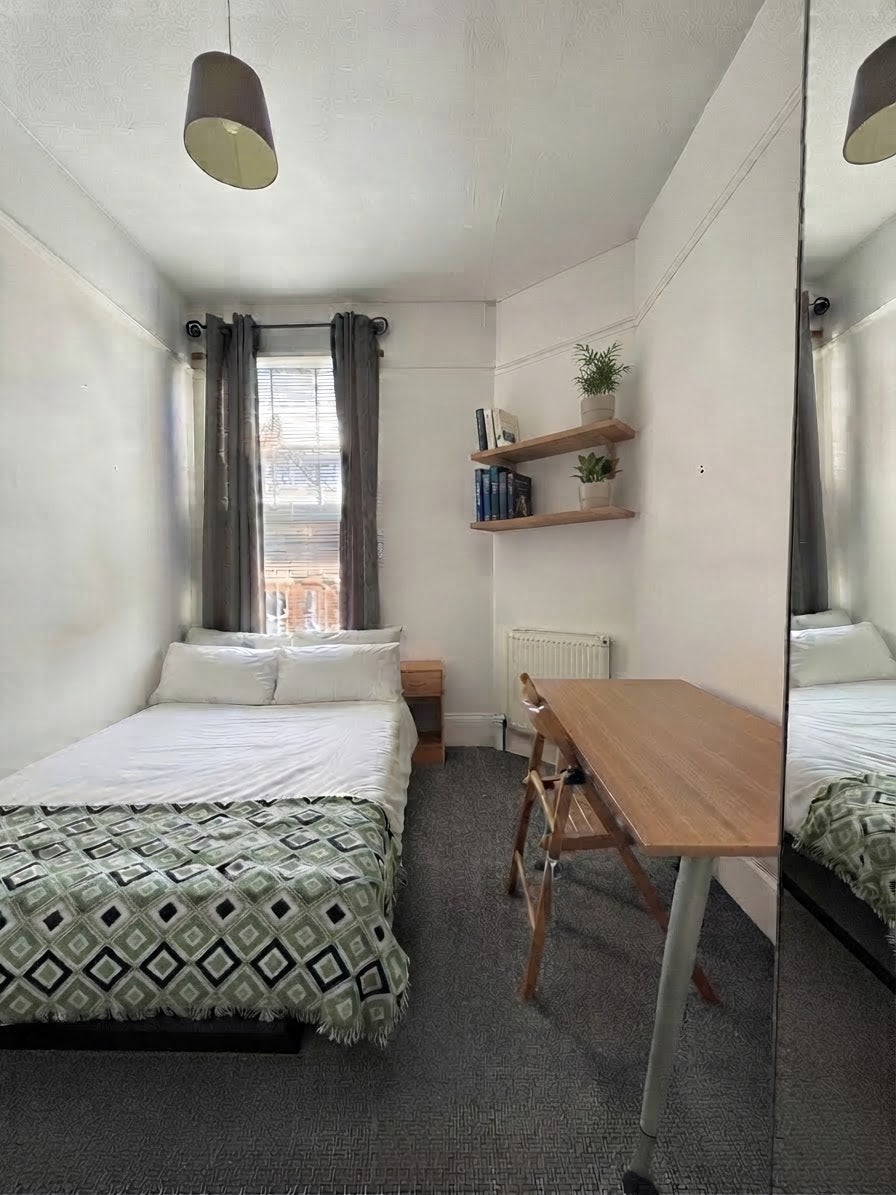 Room Hillside Avenue in Plymouth