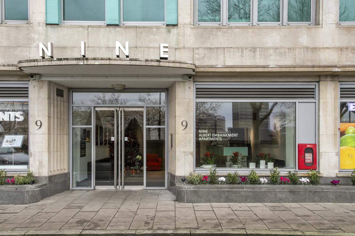 Flat Albert Embankment in Greater London
