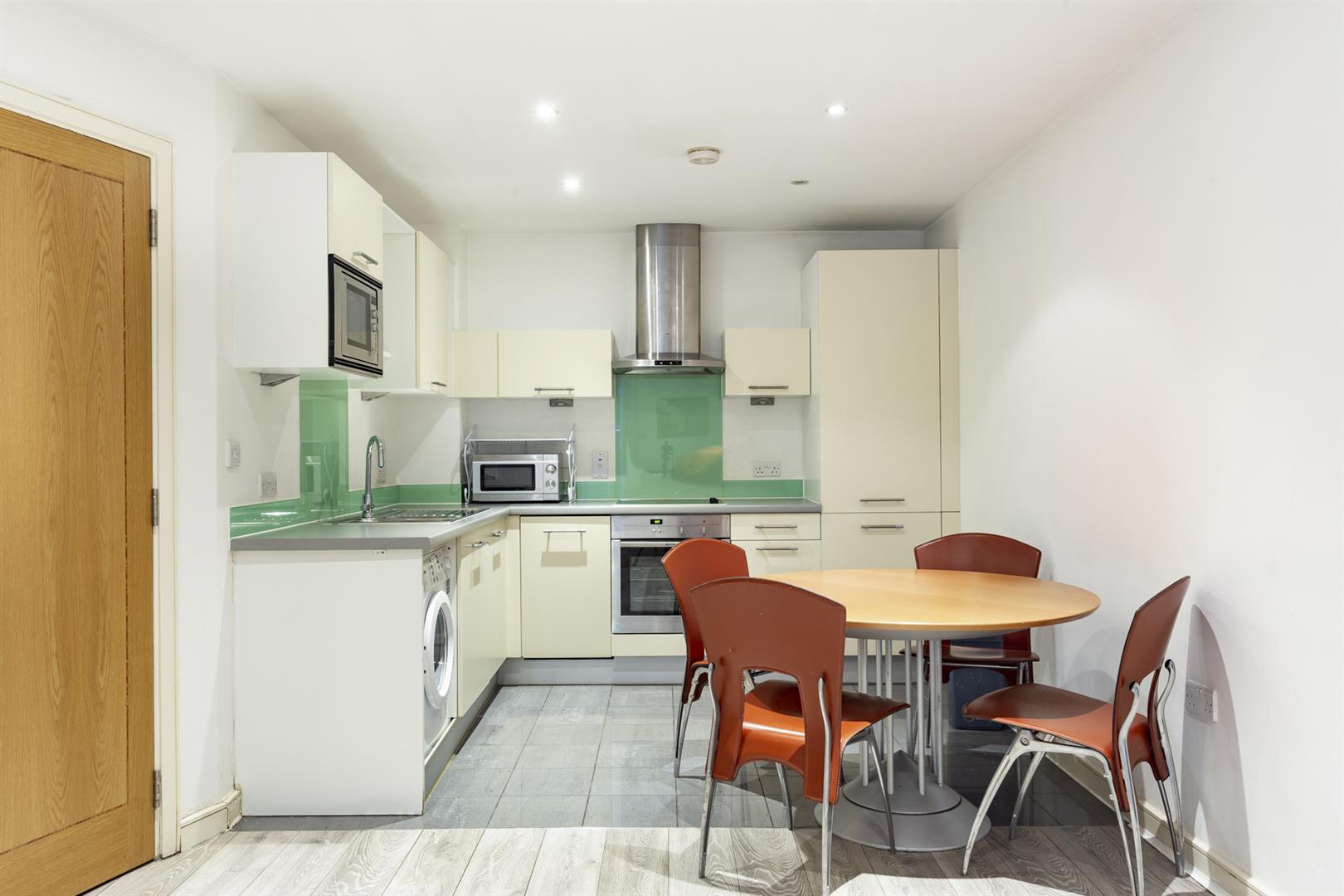 Flat Albert Embankment in Greater London