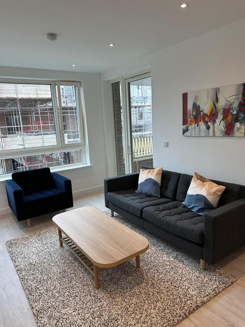 Flat Longbridge Road in Greater London