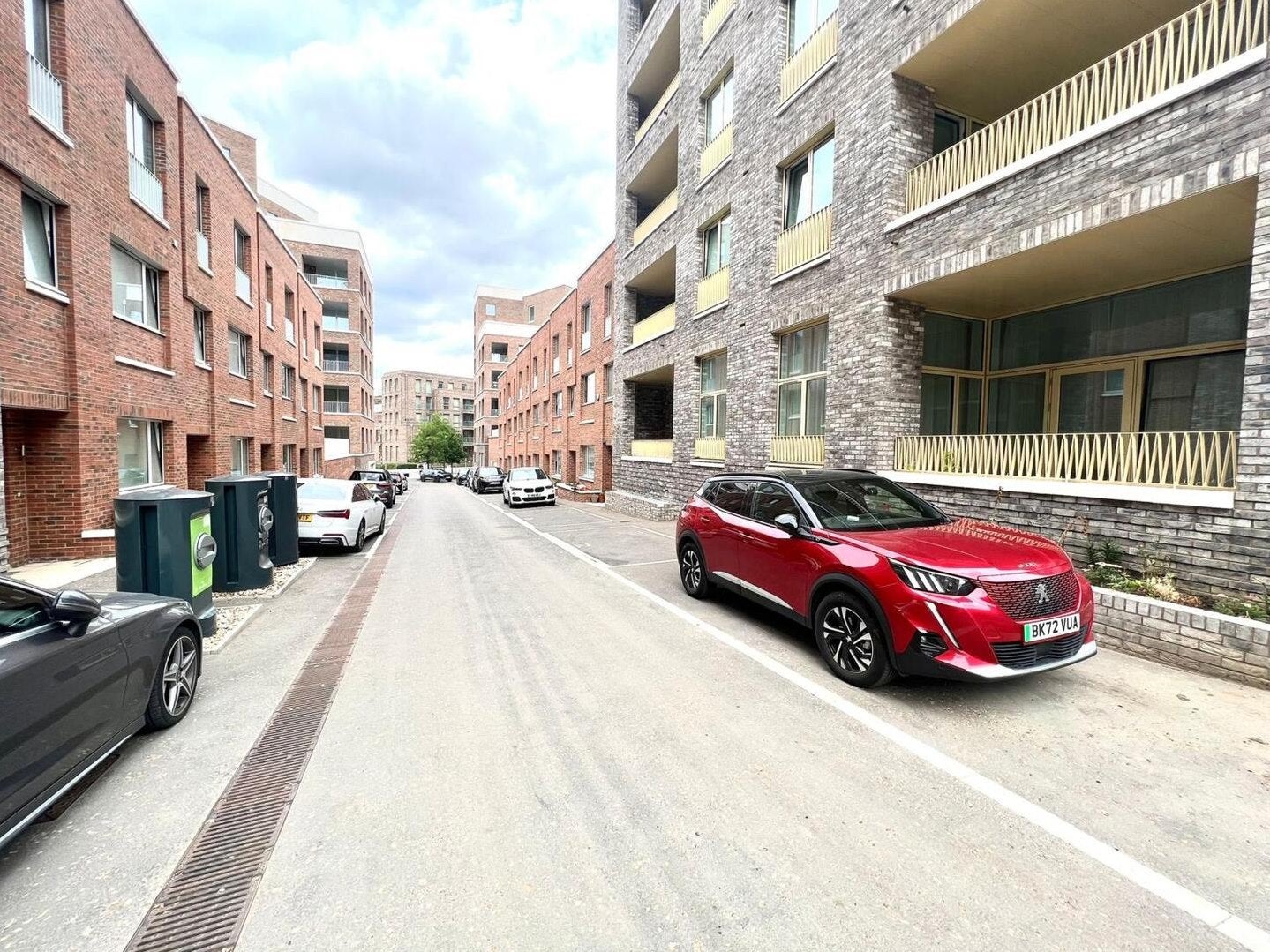 Flat Longbridge Road in Greater London