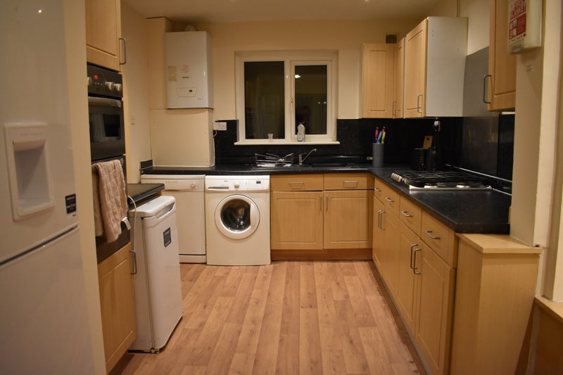 Room Felstead Road in Bristol