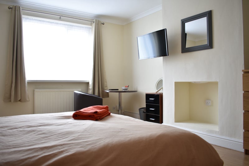 Room Felstead Road in Bristol